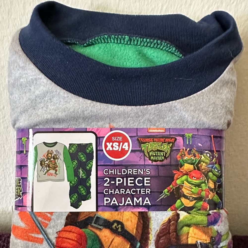 Brand New Children’s 2 piece character pajamas Brand New TMNT turtles